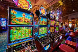 Mobile Phone ဖြင့် Live Casino ကစားနေသောမြင်ကွင်း Smartphone App