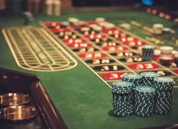 Burmar777 Slots APP မိုဘိုင်းဖုန်းတွင် ကစားနေသောမြင်ကွင်း